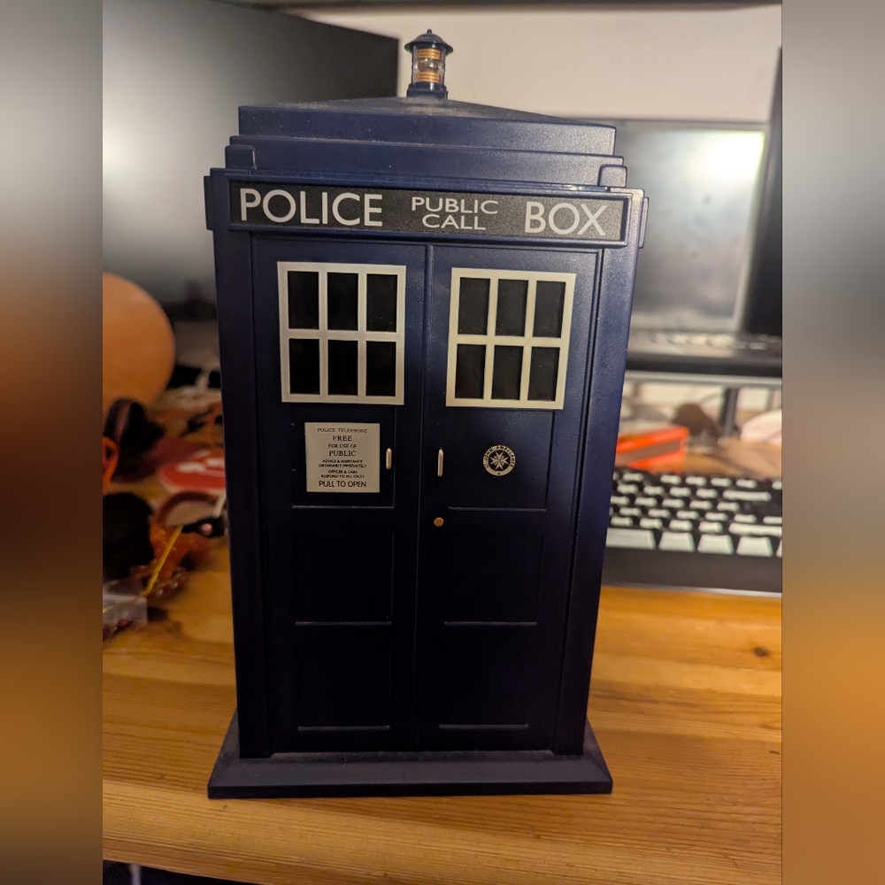 Tardis Cookie Jar - Doctor Who